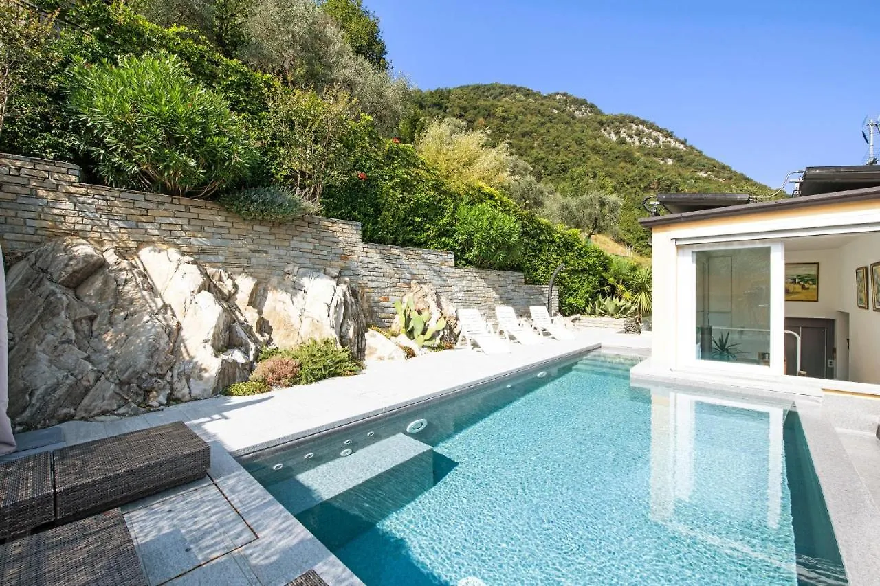Colonno Penthouse Villa