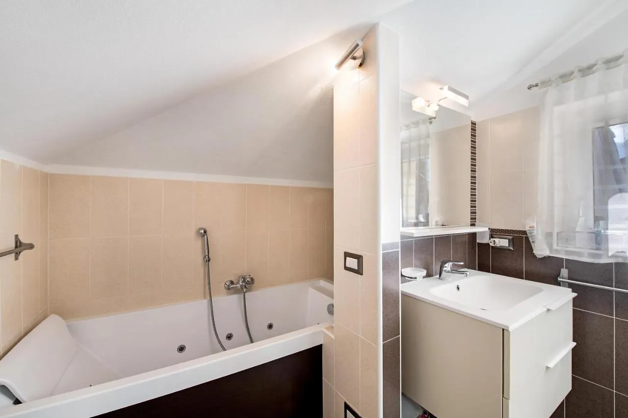 Villa Colonno Penthouse 0*,